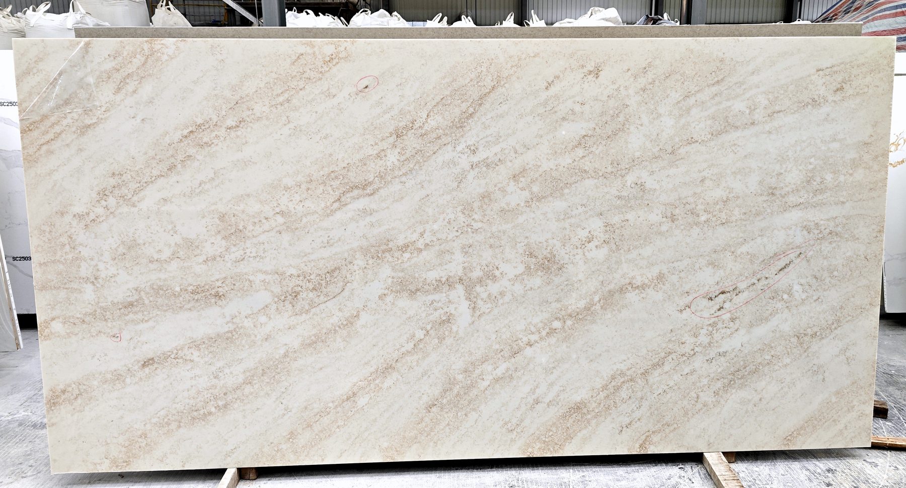 White quartz slab with gold detail
